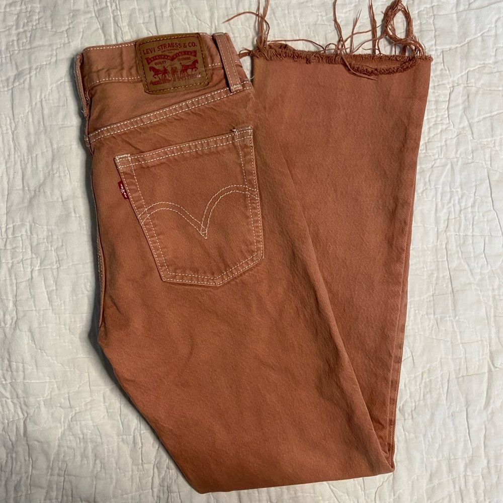 Straight leg rust colored Levi’s size 25